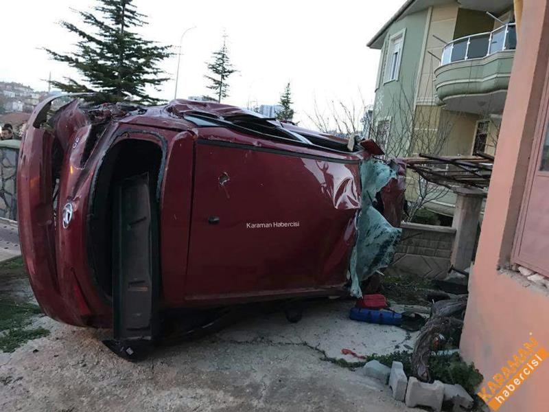 Kavşaktan Çıkan Otomobil Garaj Boşluğuna Takla Attı 1