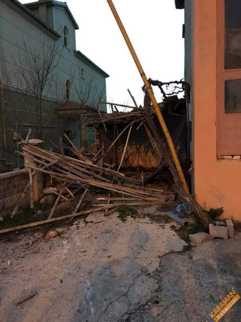 Kavşaktan Çıkan Otomobil Garaj Boşluğuna Takla Attı 2