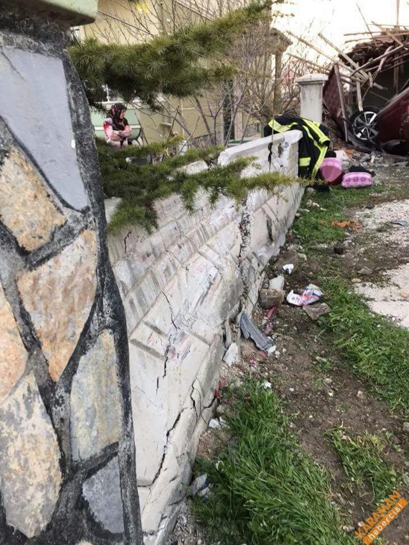 Kavşaktan Çıkan Otomobil Garaj Boşluğuna Takla Attı 7