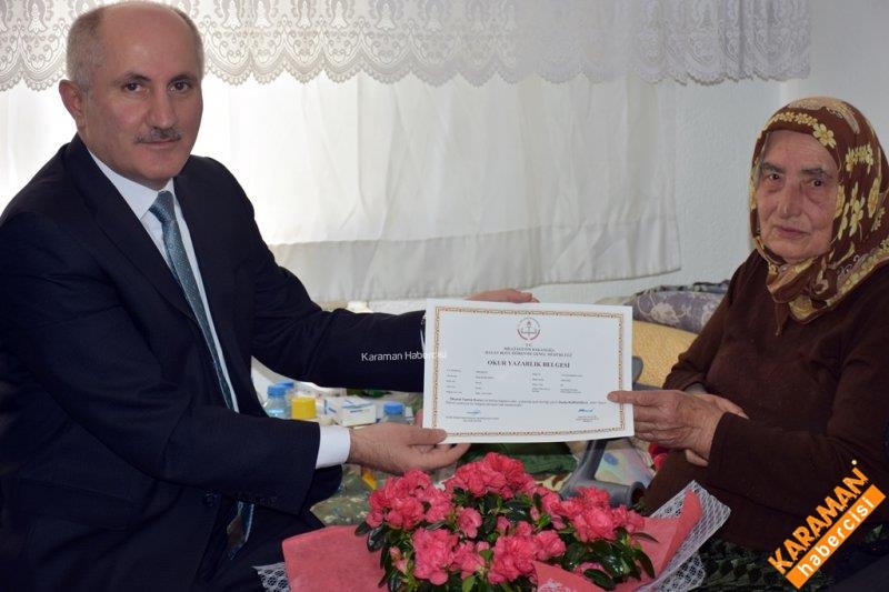 87 Yaşındaki Dudu Teyze Okur Yazarlık Belgesini Aldı 1