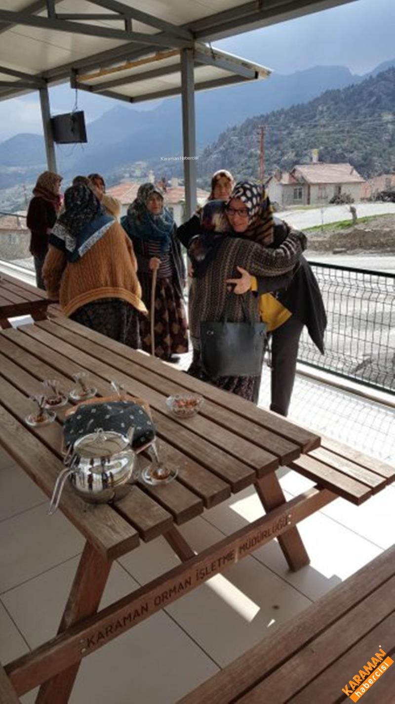 87 Yaşındaki Dudu Teyze Okur Yazarlık Belgesini Aldı 5