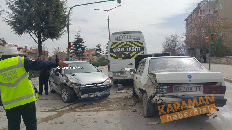 Kırmızı Işıkta Zincirleme Trafik Kazası 10