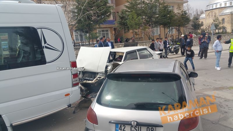 Kırmızı Işıkta Zincirleme Trafik Kazası 11