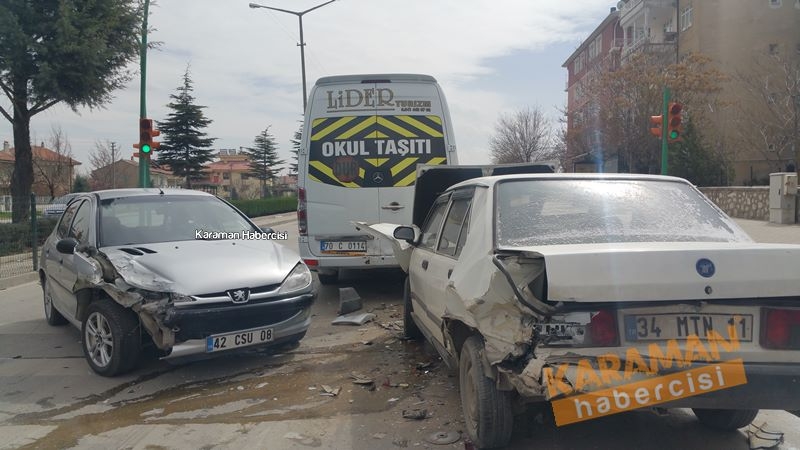 Kırmızı Işıkta Zincirleme Trafik Kazası 12