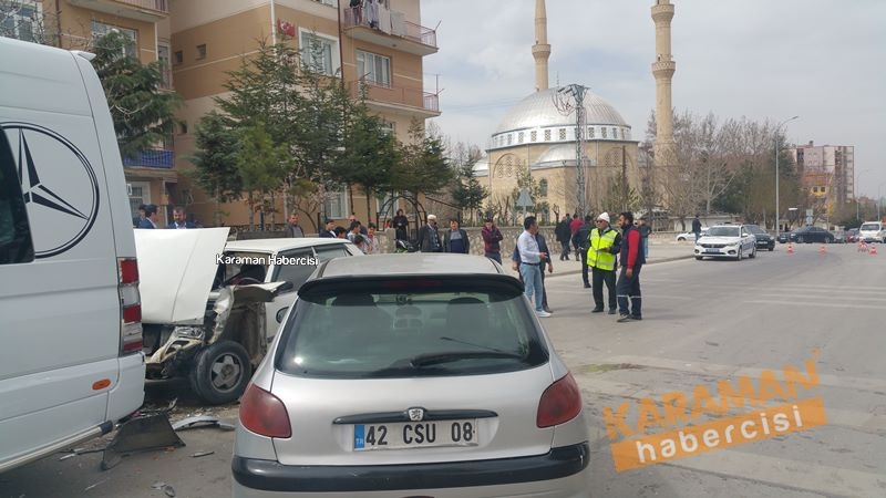 Kırmızı Işıkta Zincirleme Trafik Kazası 13