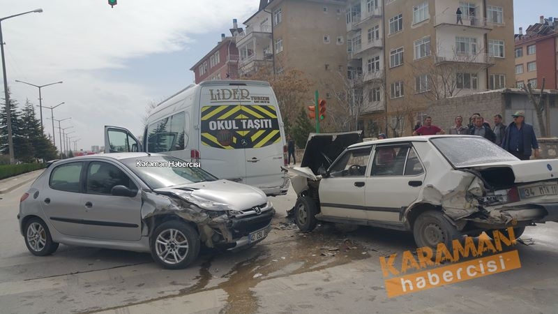 Kırmızı Işıkta Zincirleme Trafik Kazası 3