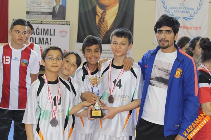 Okullar Arası Badminton İl Birinciliği Müsabakaları Sona Erdi 10