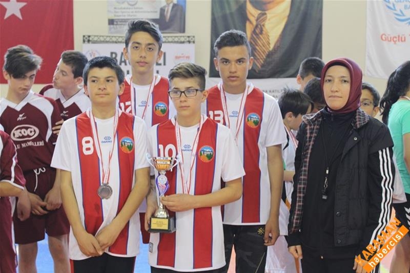 Okullar Arası Badminton İl Birinciliği Müsabakaları Sona Erdi 11