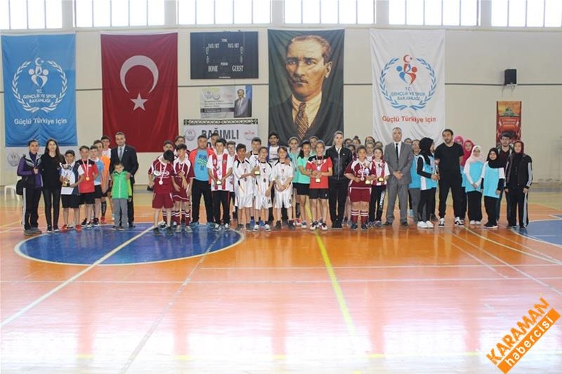 Okullar Arası Badminton İl Birinciliği Müsabakaları Sona Erdi 13
