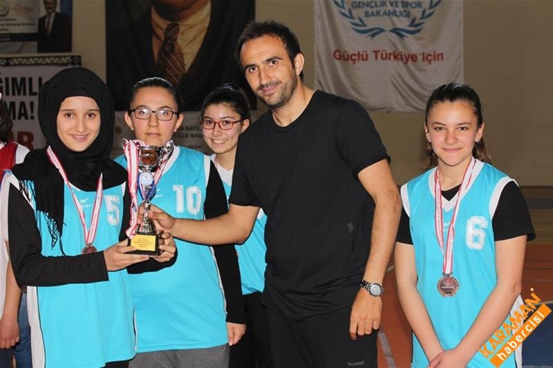 Okullar Arası Badminton İl Birinciliği Müsabakaları Sona Erdi 5