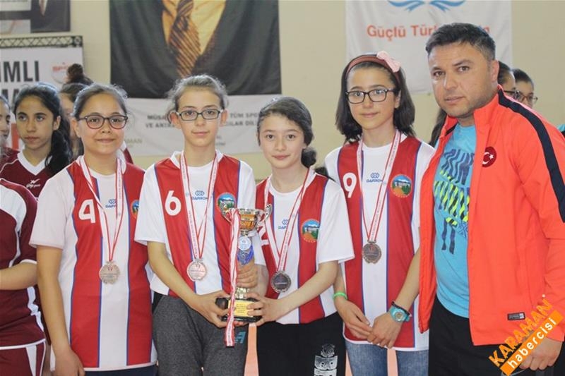 Okullar Arası Badminton İl Birinciliği Müsabakaları Sona Erdi 7