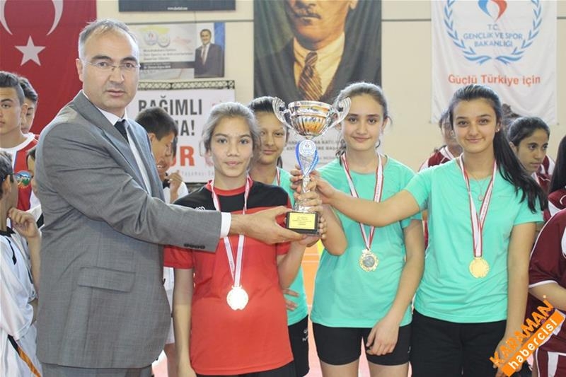 Okullar Arası Badminton İl Birinciliği Müsabakaları Sona Erdi 9
