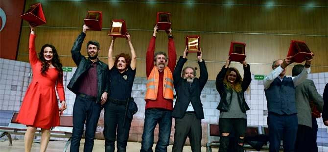 Metro Canavarı Kmü'de 4