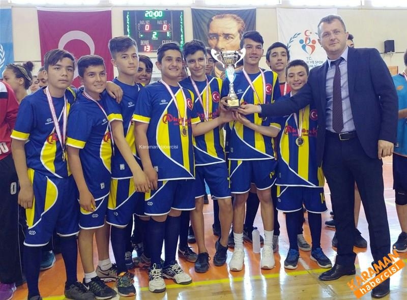 Okullar Arası Hentbol Müsabakaları Sona Erdi 9