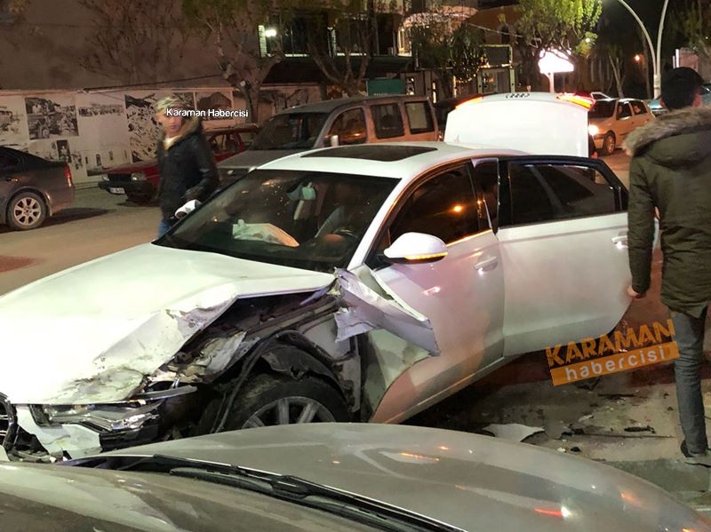Karaman’ın en işlek caddelerinden İstasyon Caddesinde dün gece 5 araç bi 11