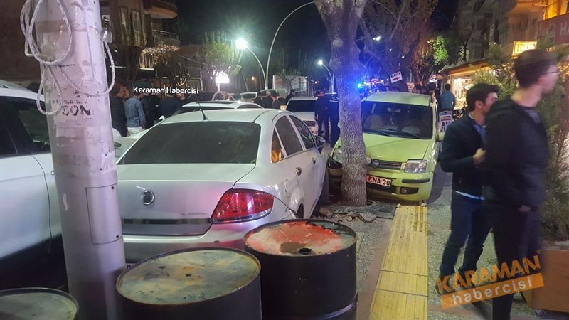 Karaman’ın en işlek caddelerinden İstasyon Caddesinde dün gece 5 araç bi 19