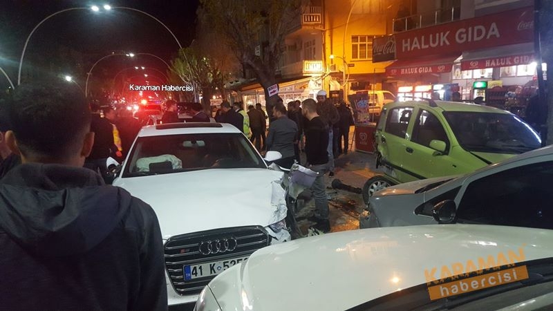 Karaman’ın en işlek caddelerinden İstasyon Caddesinde dün gece 5 araç bi 8