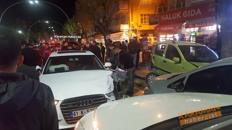 Karaman’ın en işlek caddelerinden İstasyon Caddesinde dün gece 5 araç bi 9