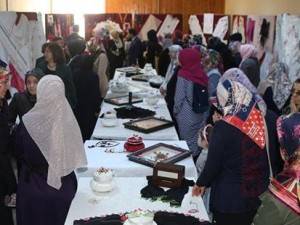 Hanımlar Lokalinden El Sanatları Karma Sergisi