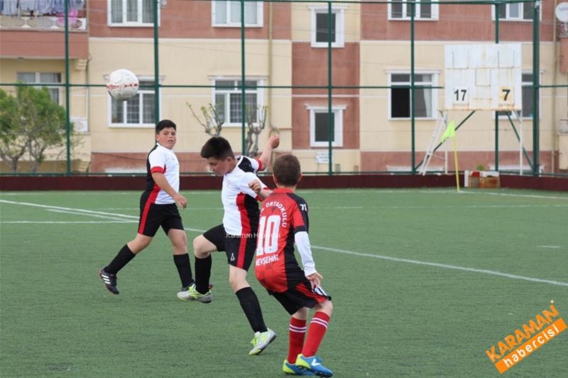 Okullararası Küçükler Futbol Grup Müsabakaları Sona Erdi 27
