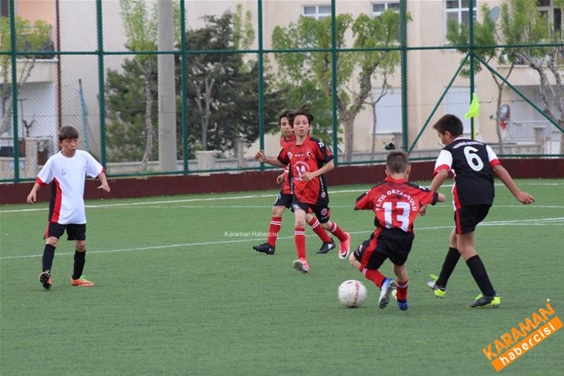 Okullararası Küçükler Futbol Grup Müsabakaları Sona Erdi 32