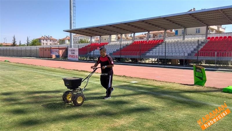 Kemal Kaynaş Stadyumu'nun Çimleri Bakıma Alındı 11