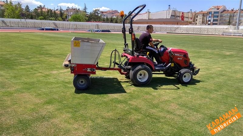Kemal Kaynaş Stadyumu'nun Çimleri Bakıma Alındı 13