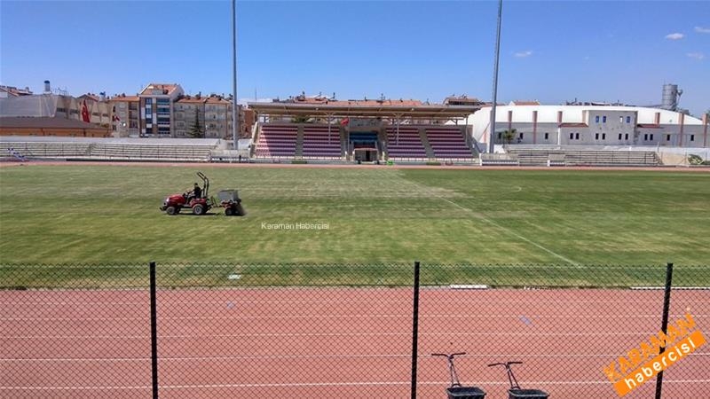 Kemal Kaynaş Stadyumu'nun Çimleri Bakıma Alındı 15