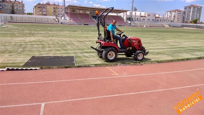 Kemal Kaynaş Stadyumu'nun Çimleri Bakıma Alındı 17