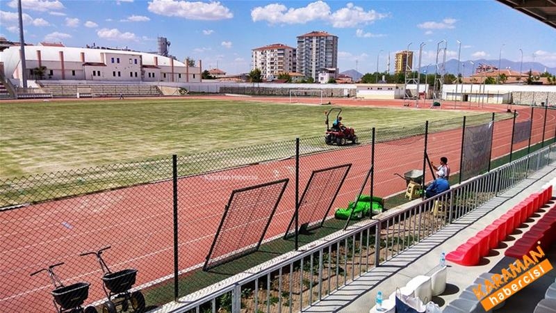 Kemal Kaynaş Stadyumu'nun Çimleri Bakıma Alındı 18