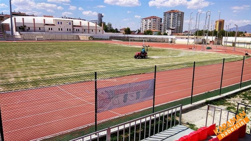 Kemal Kaynaş Stadyumu'nun Çimleri Bakıma Alındı 19