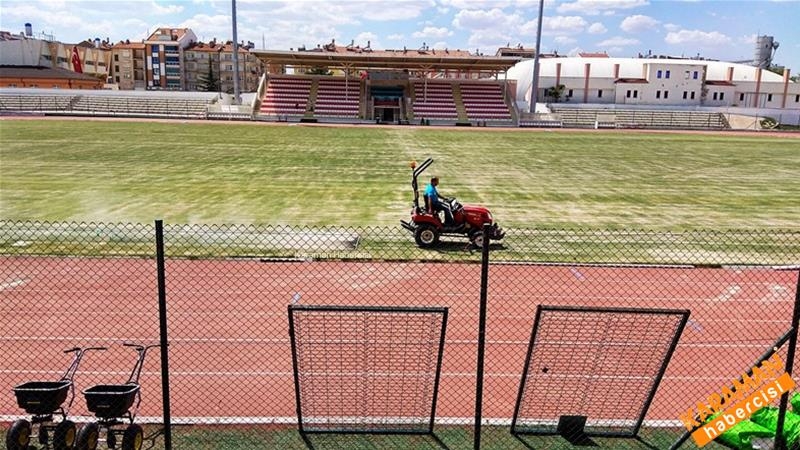 Kemal Kaynaş Stadyumu'nun Çimleri Bakıma Alındı 21