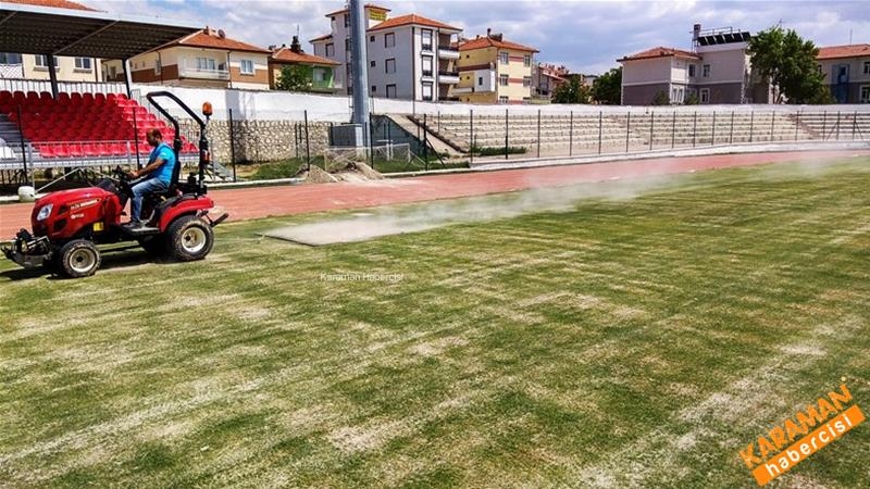 Kemal Kaynaş Stadyumu'nun Çimleri Bakıma Alındı 22