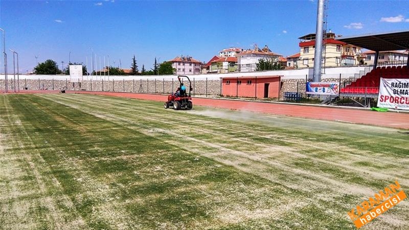 Kemal Kaynaş Stadyumu'nun Çimleri Bakıma Alındı 23