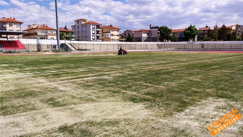 Kemal Kaynaş Stadyumu'nun Çimleri Bakıma Alındı 24