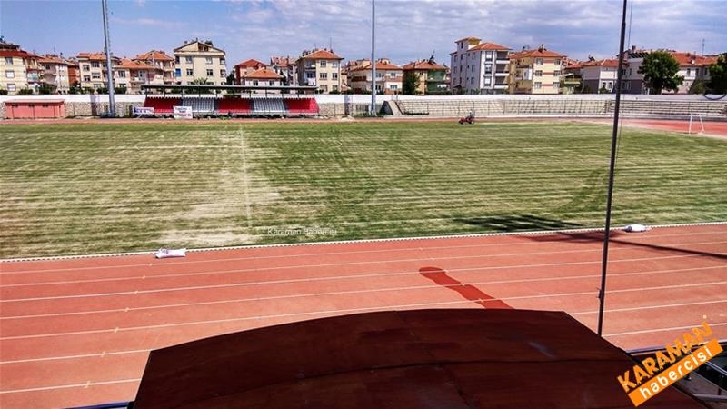 Kemal Kaynaş Stadyumu'nun Çimleri Bakıma Alındı 25