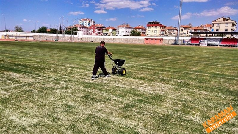 Kemal Kaynaş Stadyumu'nun Çimleri Bakıma Alındı 27