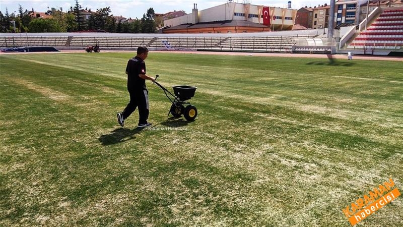 Kemal Kaynaş Stadyumu'nun Çimleri Bakıma Alındı 28