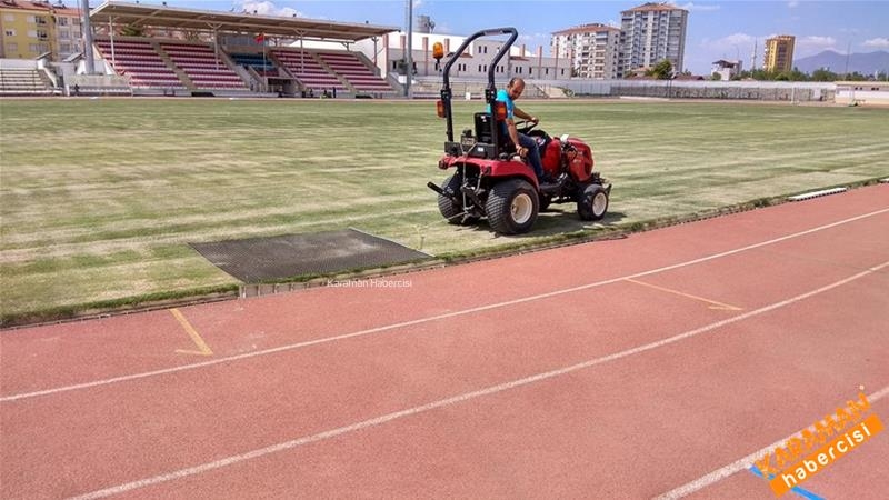 Kemal Kaynaş Stadyumu'nun Çimleri Bakıma Alındı 7