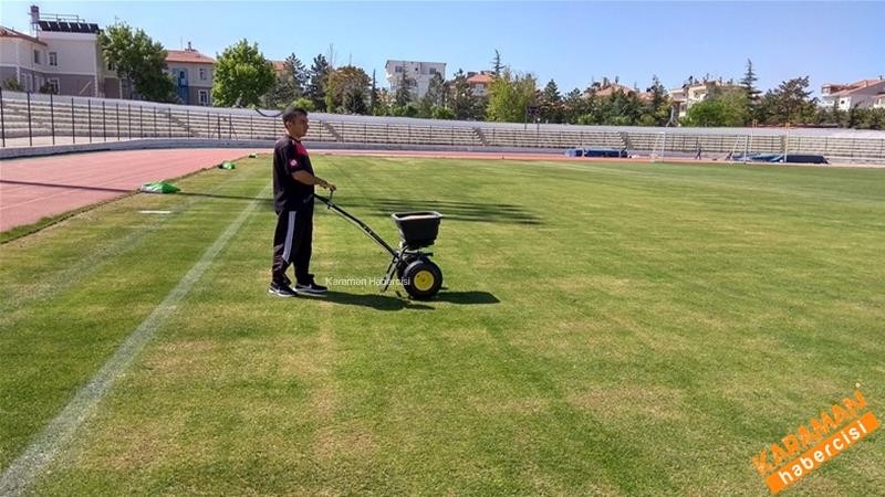 Kemal Kaynaş Stadyumu'nun Çimleri Bakıma Alındı 8