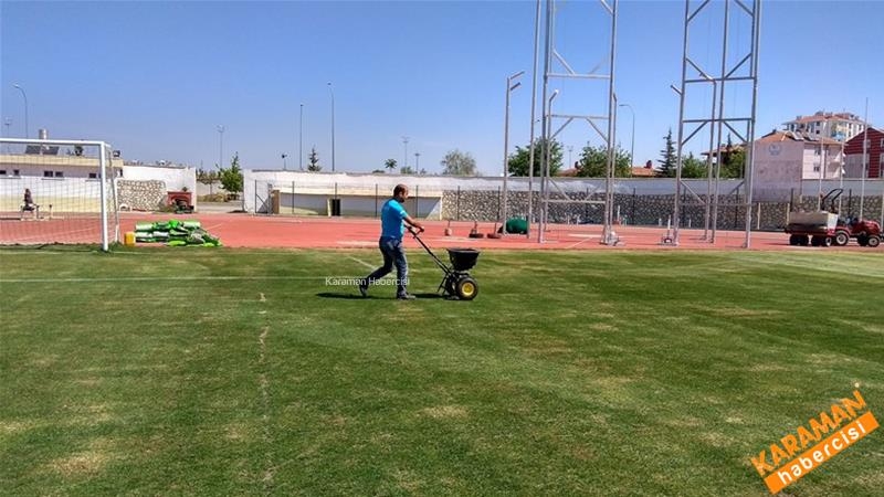 Kemal Kaynaş Stadyumu'nun Çimleri Bakıma Alındı 9