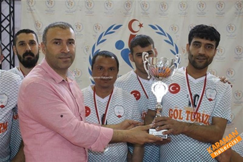 Oturarak Voleybol’da Süper Lig’e Yükselen Takımlar Belli Oldu 27