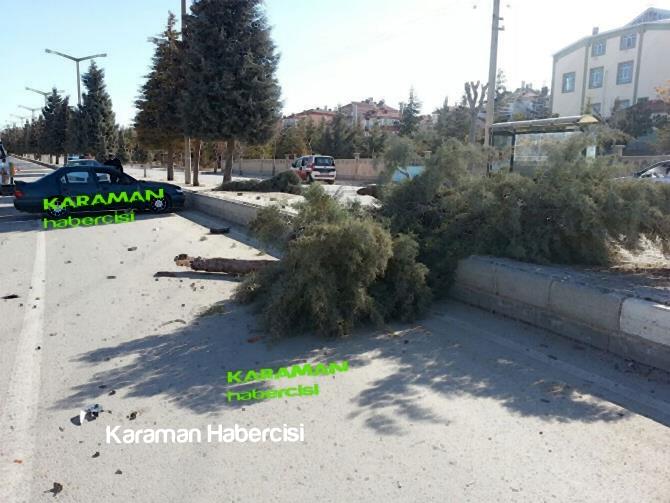 Karaman'da Kontrolden Çıkan Araç Ağaca Çarparak Durdu 8