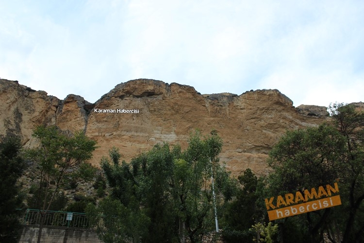 Ermenek'te Düşen Kaya Parçaları Korkutuyor 1