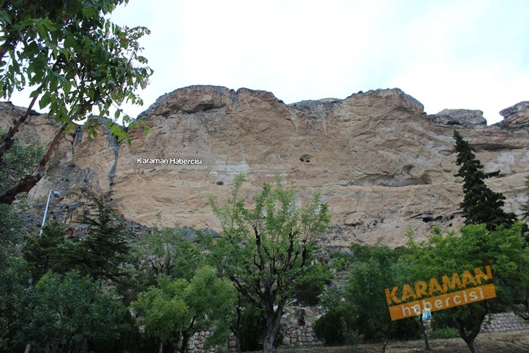 Ermenek'te Düşen Kaya Parçaları Korkutuyor 11