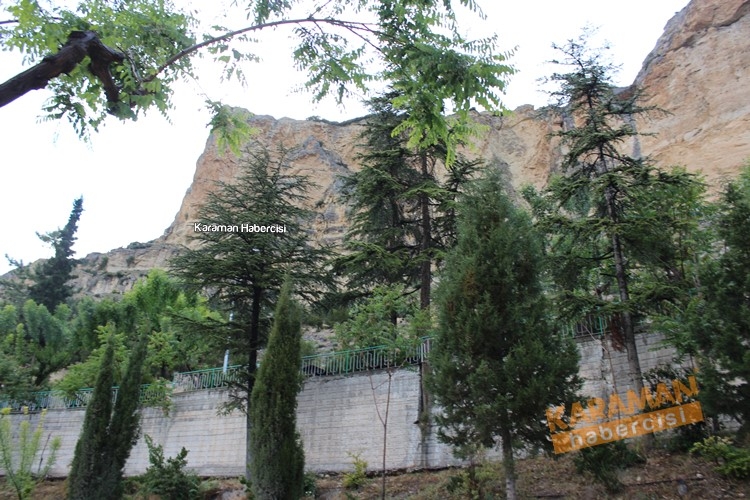 Ermenek'te Düşen Kaya Parçaları Korkutuyor 12