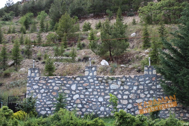 Ermenek'te Düşen Kaya Parçaları Korkutuyor 13