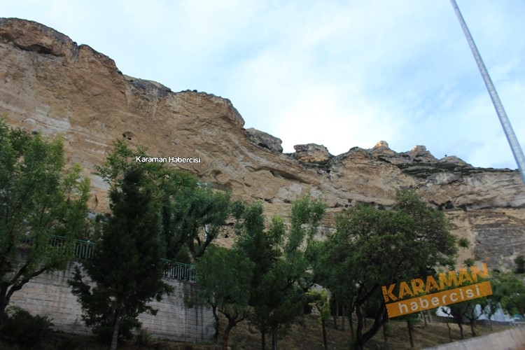 Ermenek'te Düşen Kaya Parçaları Korkutuyor 3