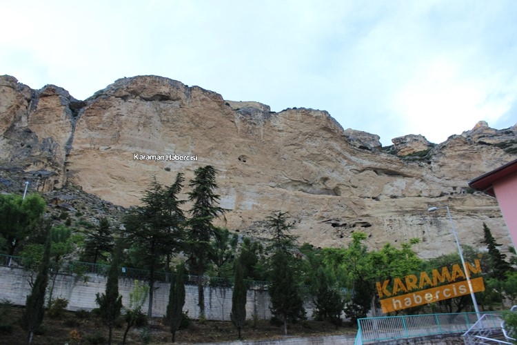 Ermenek'te Düşen Kaya Parçaları Korkutuyor 4