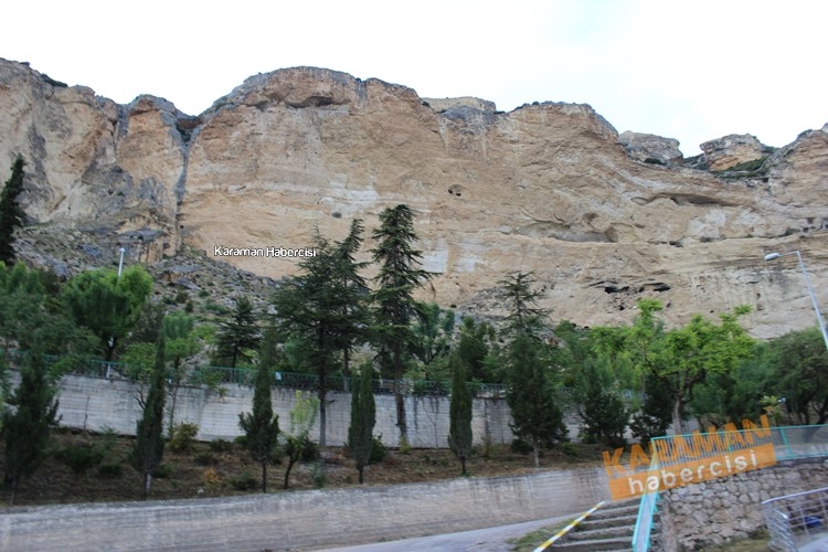 Ermenek'te Düşen Kaya Parçaları Korkutuyor 6